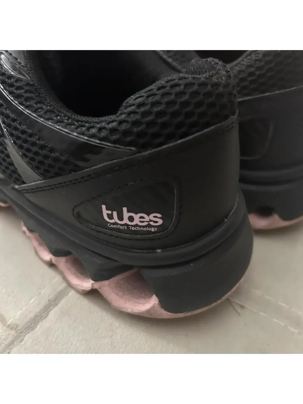 K-Swiss TUBES black comfort running shoes with pink sole size 8 #running #tubes